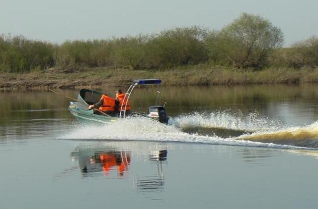 Įtūžę brakonieriai iš Rusijos kranto svaidėsi akmenimis