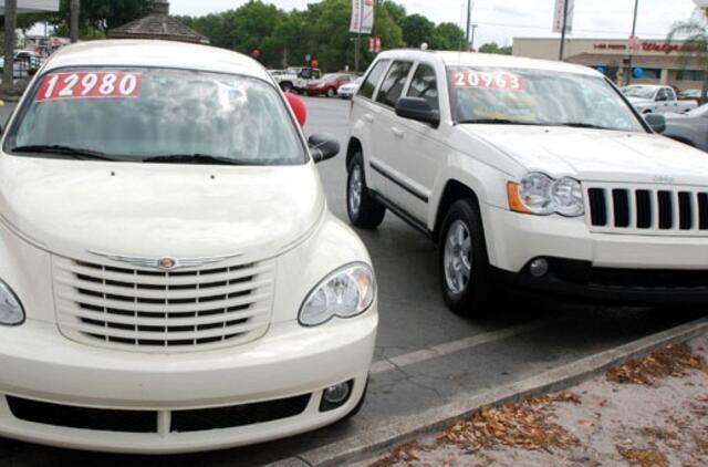 JAV naujų automobilių pardavimas nukrito iki 28 metų senumo lygio