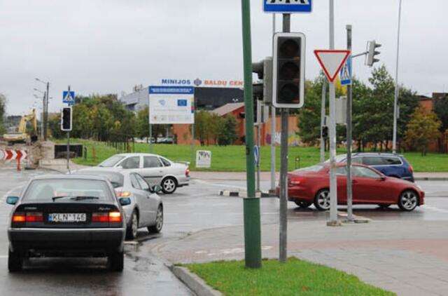 Judrios sankryžos šviesoforą "nukenksmino" elektrikai