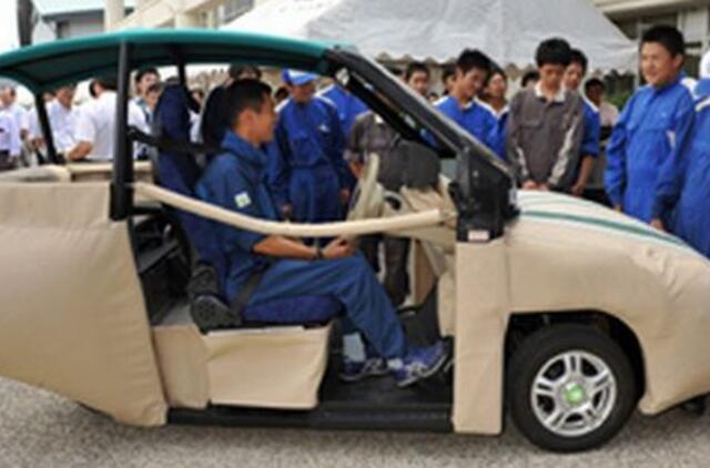 Kūrė oro saugos pagalvę pėstiesiems - sukūrė elektromobilį