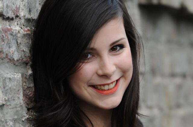 "Opel" markė bando suvilioti jaunimą "Eurovizijos" laimėtoja Lena Meyer-Landrut