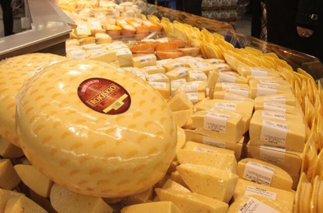 Sūrio gamintojams - nerimas dėl sūryje rastų rašalo kapsulių