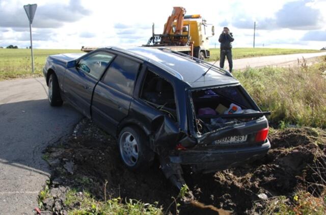 Trijų automobilių avarija baigėsi be kraujo