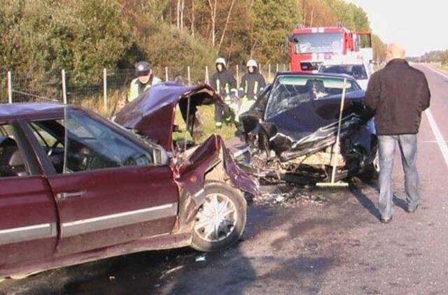 Visiškai girtas vairuotojas sukėlė skaudžią avariją