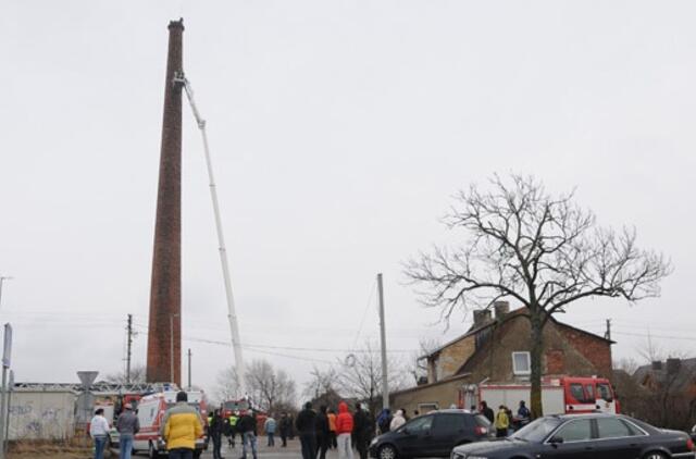 Ant Plytinės kamino užlipo tamsoje ir be kopėčių