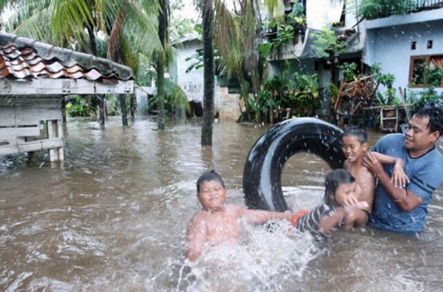 Indonezijoje ir Vietname siaučia pražūtingos audros