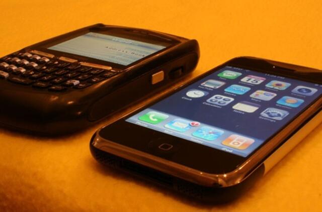 Išmanieji telefonai: "iPhone" aplenkė "BlackBerry"