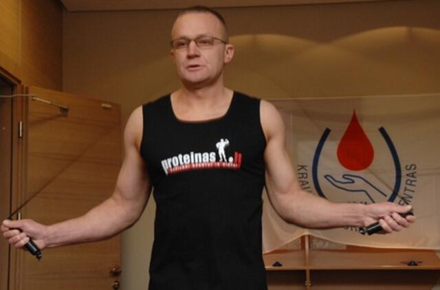 Klaipėdietis rekordų siekia šokinėdamas per šokdynę