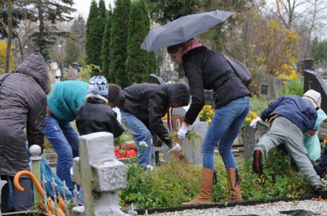 Klaipėdoje žvakutės degs ir ant apleistų kapų