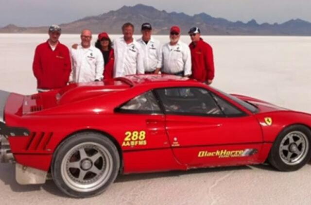 Senukas "Ferrari" važiuoja greičiau už "Bugatti Veyron Super Sport"