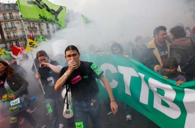 Šimtai tūkstančių žmonių Prancūzijoje protestavo prieš pensijų reformą