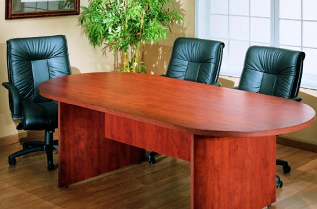 Tyrimas: Europos stambiausių įmonių vadovų atlyginimai didėjo dėl premijų ir kintamų priedų