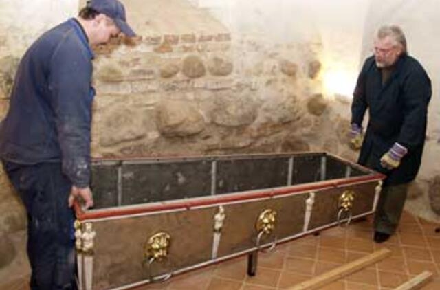 Baigti restauruoti Kretingos bažnyčios fundatorių sarkofagai