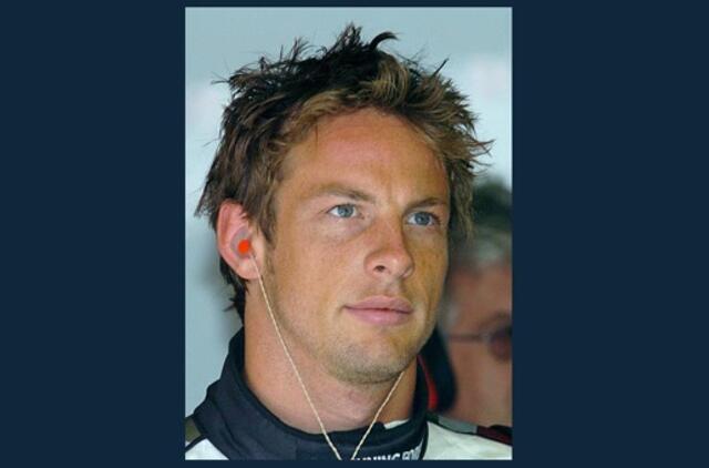 Brazilijoje ginkluoti asmenys užpuolė F1 lenktynininką Jensoną Buttoną
