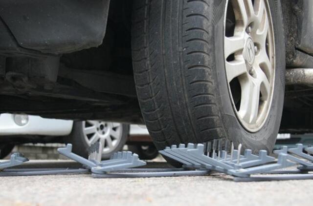 "Ežio" pristabdytas kontrabandininkų automobilis toli nenuvažiavo