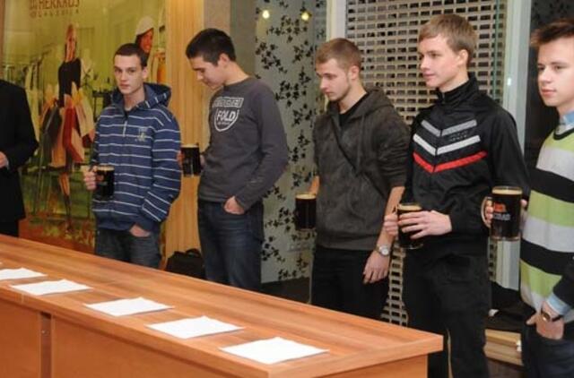 Giros gėrimo varžybose triumfavo šešiolikametis