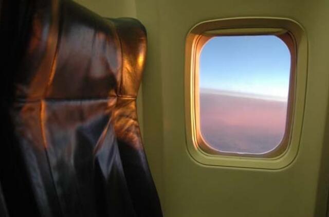 Holivudas taupo: kino žvaigždės skraidys ekonomine klase