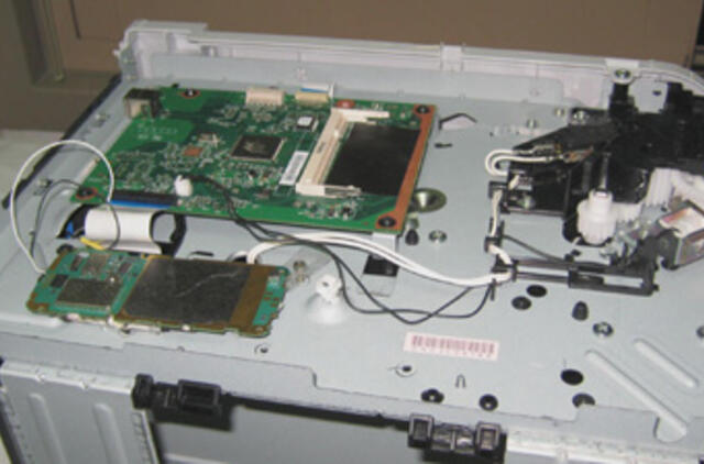 Iš Jemeno lėktuvu siųsti sprogmenys turėjo detonuoti skrendant virš JAV