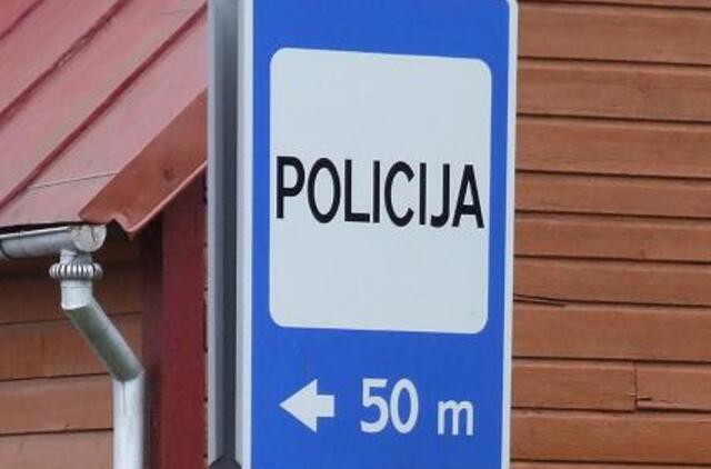 Kriminalistės kabinete įtariamasis išsitraukė pistoletą