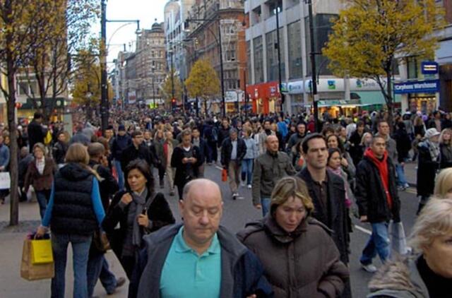 Londone bus dviejų greičių šaligatviai