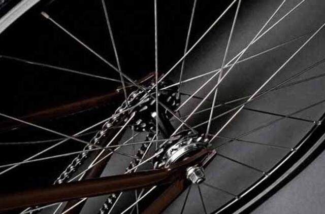 Minijos gatvėje partrenktas dviratininkas