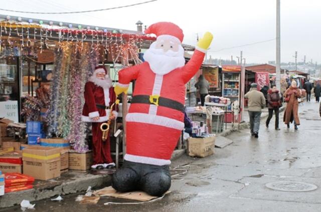 Ministerija pareikalavo laikinai sustabdyti Gariūnų prekybininkų iškeldinimą