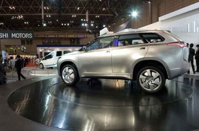 "Mitsubishi" anonsavo savo pirmojo hibridinio automobilio pasirodymą