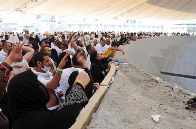 Musulmonų piligrimai dalyvavo šėtono užmėtymo akmenimis apeigose