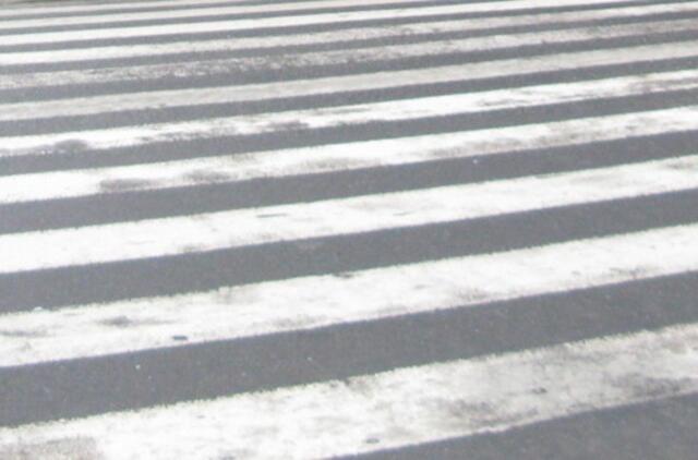 Pėsčiųjų perėjoje partrenkta moteris neišgyveno