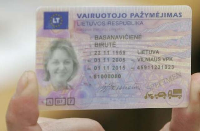 "Regitra“ visiems vairuotojams pasiūlė vairuotojo pažymėjimų pristatymo paslaugą