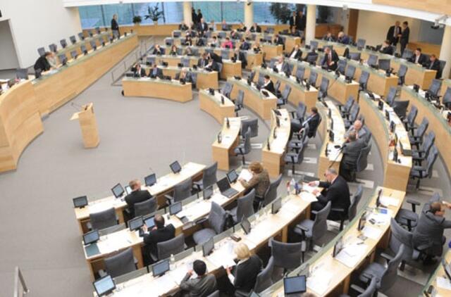 Seimas dar metams paliko galioti taupymo režimą