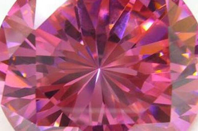 "Sothebys" aukcionas rožinį briliantą tikisi parduoti už rekordinę sumą