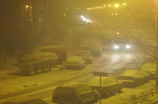 Vairuotojams: Vakarų Lietuvoje eismo sąlygos sudėtingos