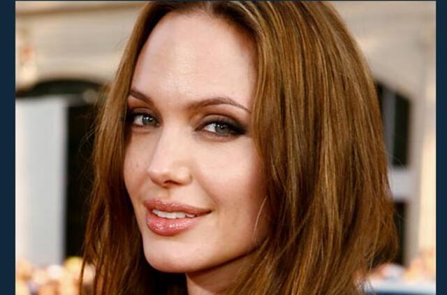 Angelina Jolie kurs papuošalų liniją