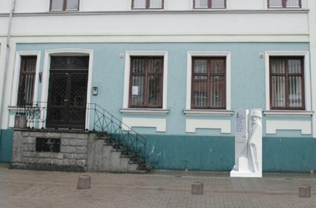 J. Zauerveiną norima įkurdinti ant judraus šaligatvio