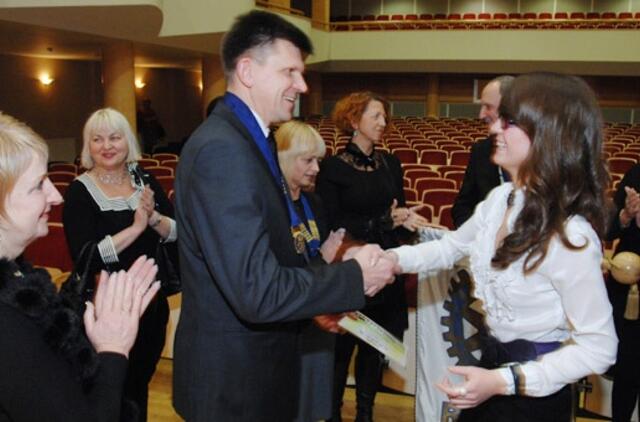 Jaunimui - prasmingai suskambėjusi rotariečių dovana