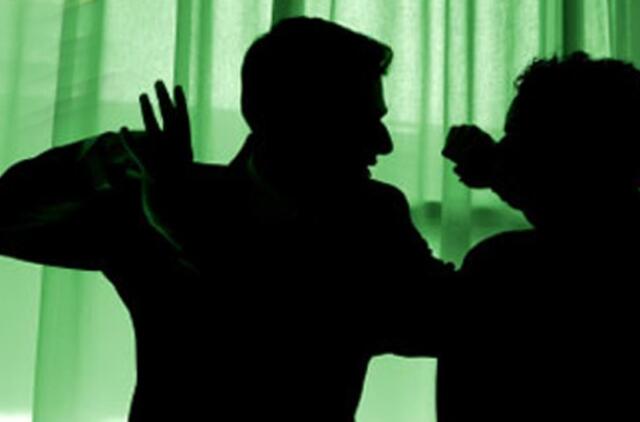 Motiną mažų vaikų akivaizdoje nužudęs vyras kalės 16 metų