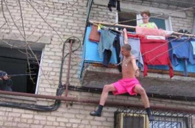 Rusijoje "meilės trikampio" auka sušalo balkone