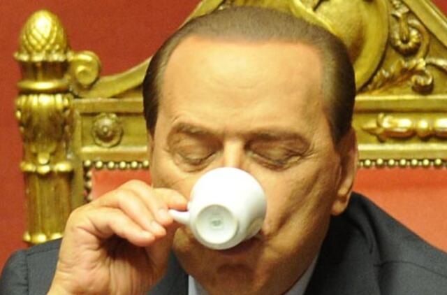 Silvio Berlusconi balsavimą dėl pasitikėjimo laimėjo 3 balsais