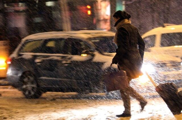 Stichija: sniegas toliau paralyžiuoja Europą