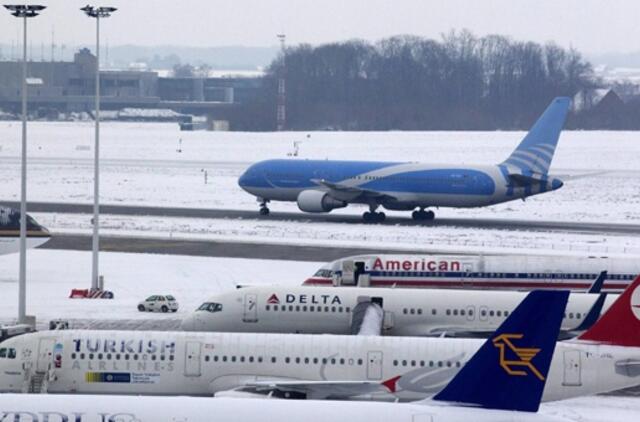 Žiema paralyžiavo oro transportą Europoje