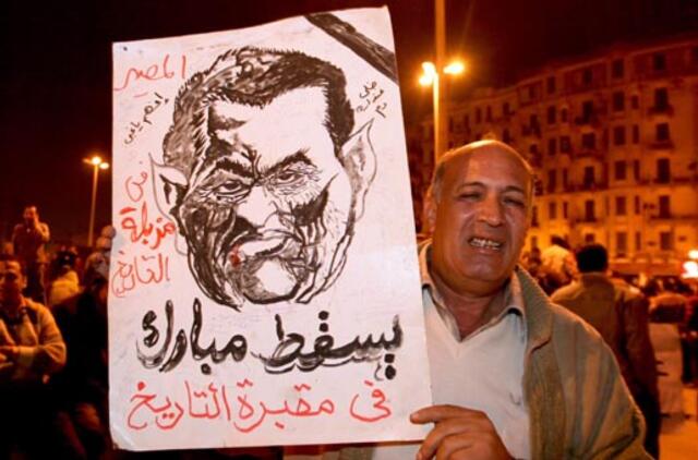 Egipto viceprezidentas ragina Hosnį Mubaraką atsistatydinti