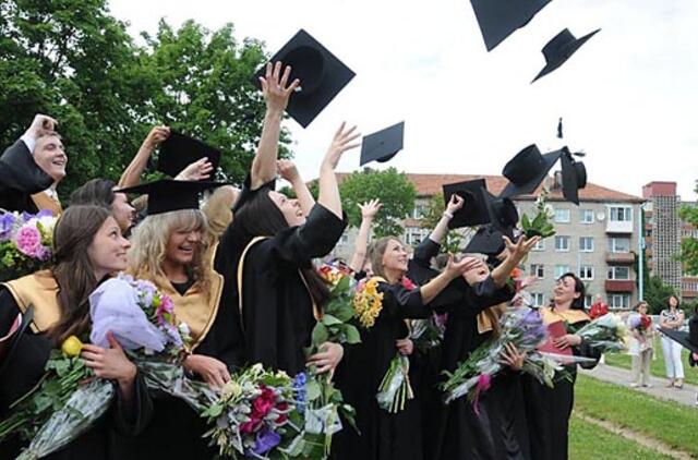Į darželį - nuo gimimo, į universitetą - ruoštis abitūros egzaminams