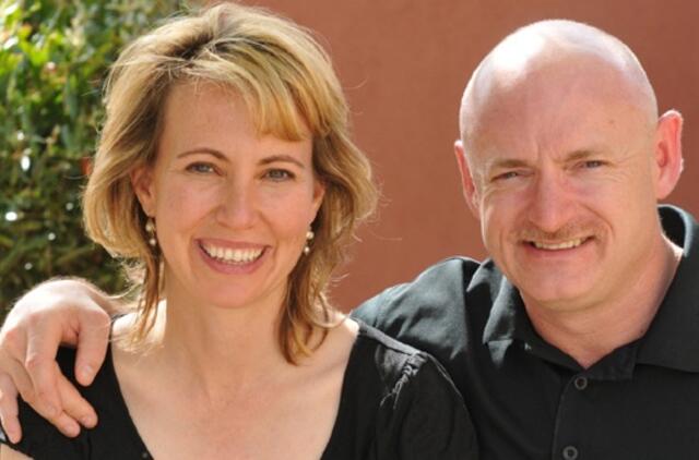 JAV: Arizonoje peršauta Kongreso narė Gabrielle Giffords, žuvo šeši žmonės
