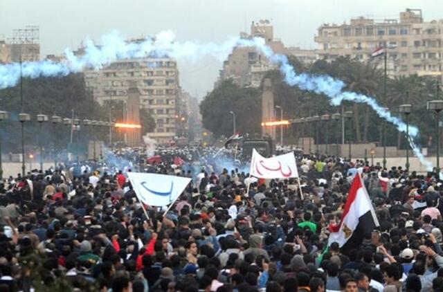 Kairo centre vėl aidi šūviai, atsinaujino neramumai