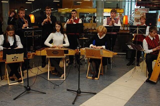 Konservatorijos muzikantai surengė akciją prieš smurtą