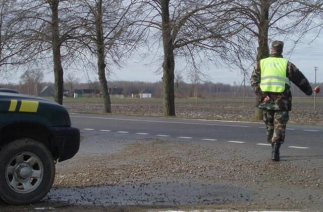 Kontrabandininkas atsikratyti rūkalų nespėjo