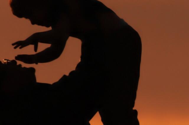 Laisvės nematys už neteisėtą tėvystės pašalpą