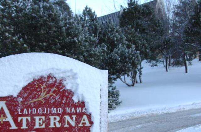 Medikai privalės pagelbėti mirusįjį aprengti ir paguldyti į karstą