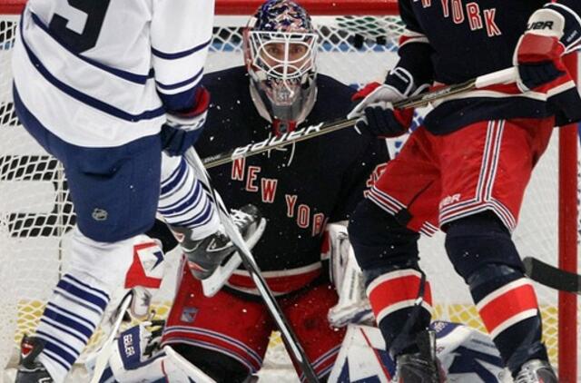 NHL čempionate - triuškinamos pergalės